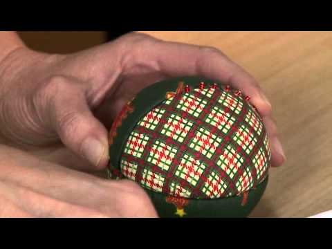 Artesanato bem simples e bonito: Bola de Natal em patchwork