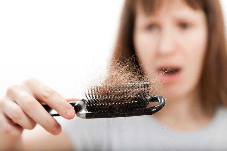 5 atitudes que favorecem a quebra do cabelo