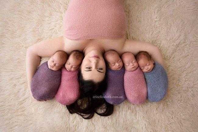 Mãe de quíntuplos faz um lindo ensaio fotográfico com seus cinco bebês