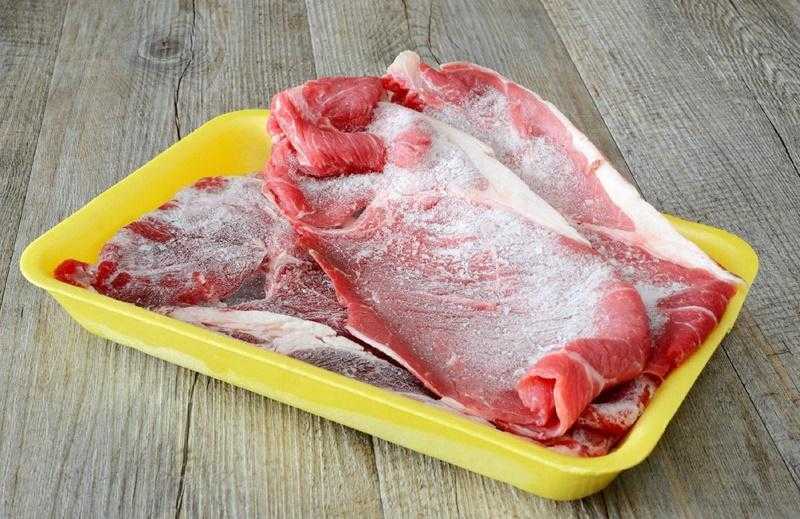 Aprenda como descongelar carne em casa t
