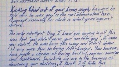 Mãe expulsa o filho gay de casa, mas a carta que o avô lhe envia me fez chorar!