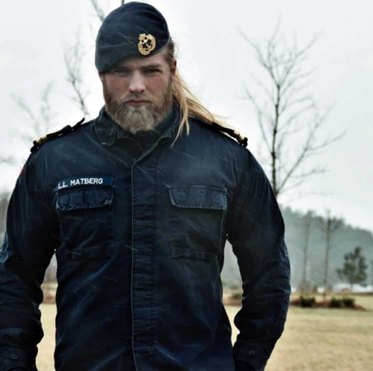 O tenente norueguês que arrasa corações nas redes sociais