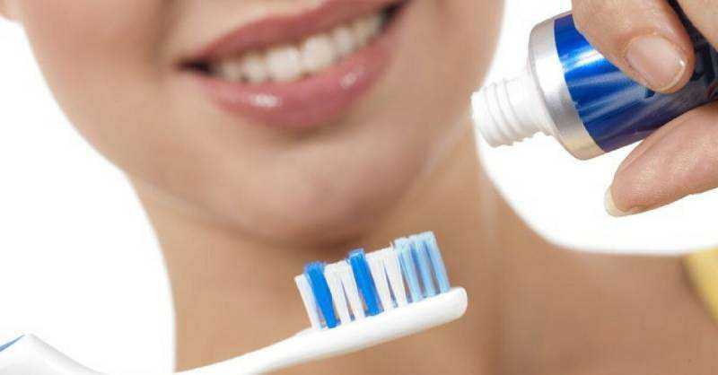 Como limpar corretamente sua escova de dentes