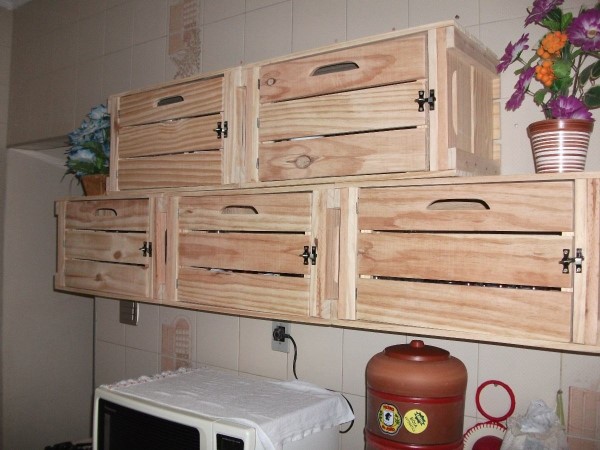 armario-de-cozinha-usando-caixotes-de-madeira