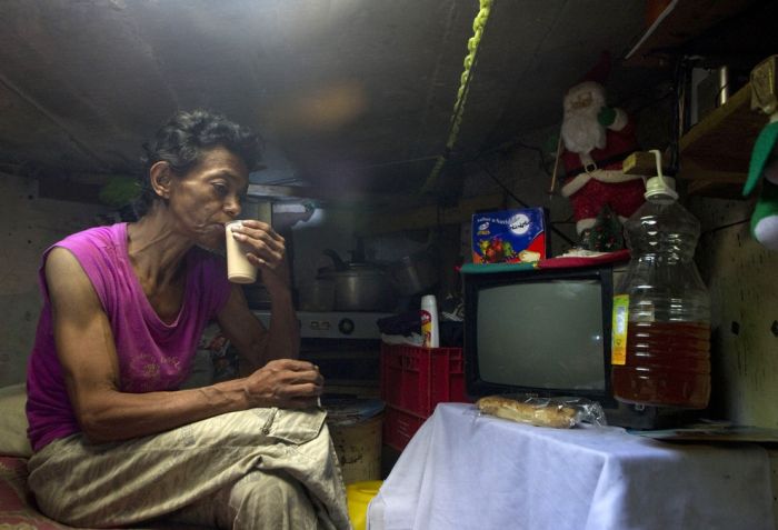 Casal colombiano vive em esgoto há mais de 20 anos