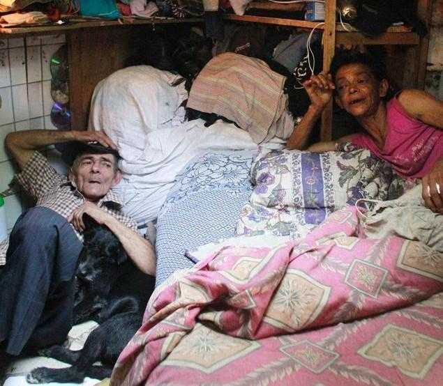 Casal colombiano vive em esgoto há mais de 20 anos