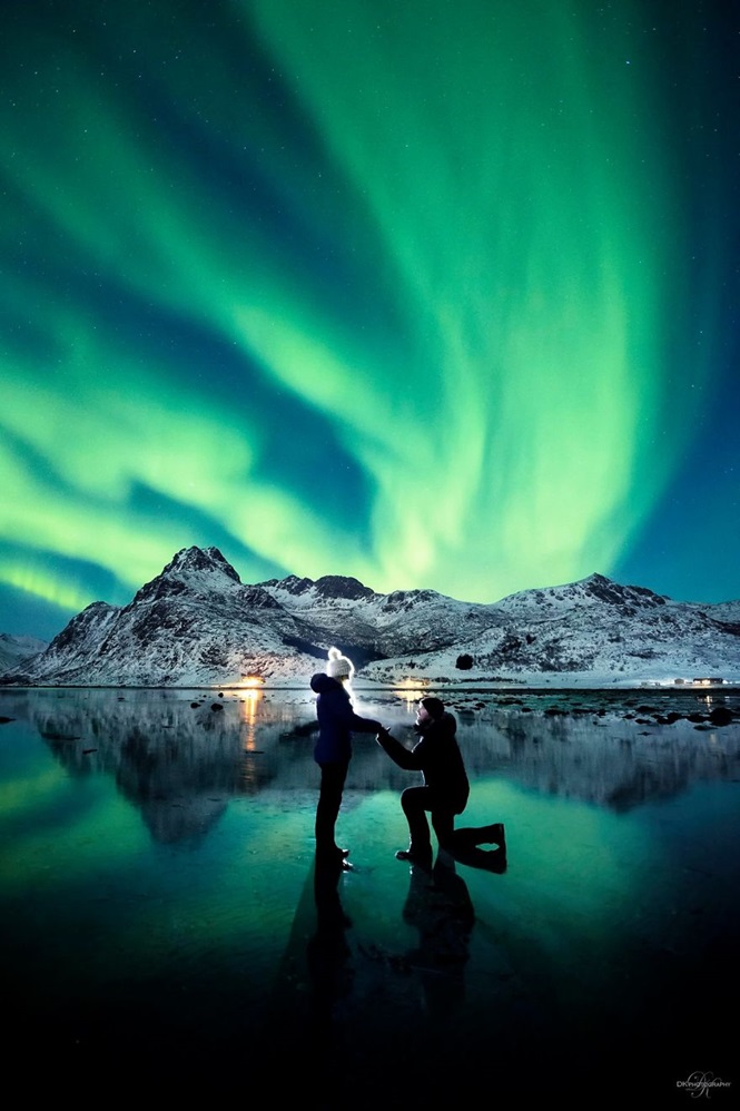 Fotógrafo pede namorada em casamento sob aurora boreal e as imagens são de tirar o fôlego