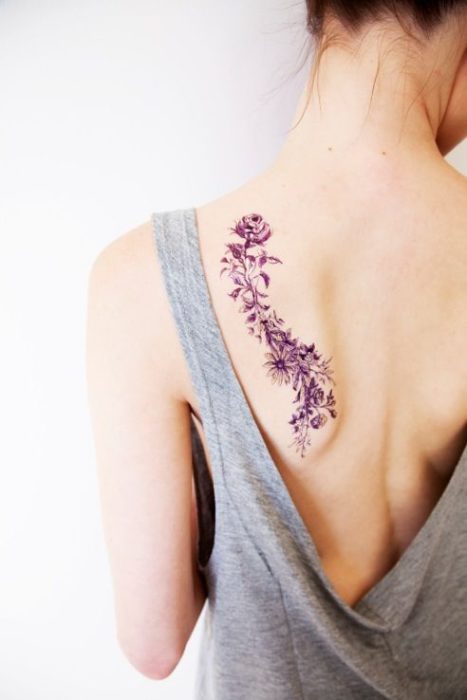 flores lilás volta tatuagem