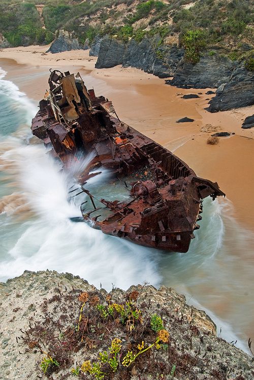 navio afundado em Vila Nova de Milfontes, Portugal