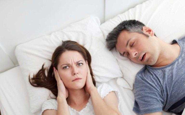 3 tratamentos caseiros para parar de roncar