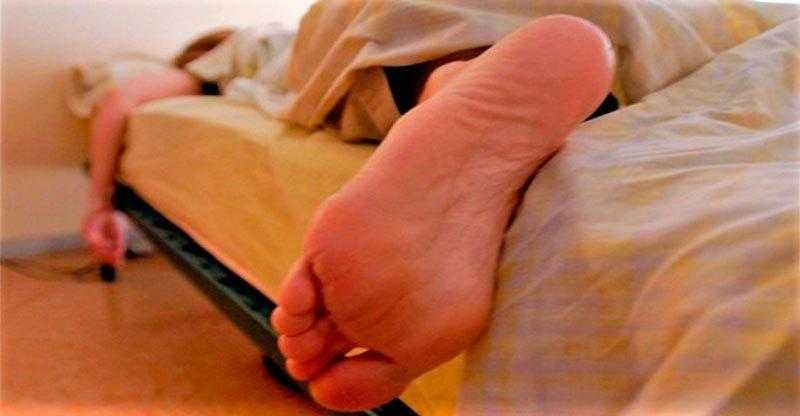 O que acontece quando você dorme com os pés descobertos d