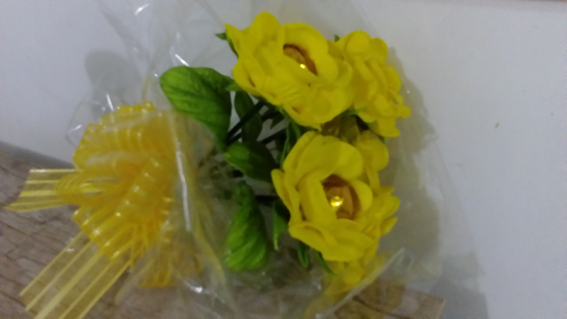 bouquet de bombom com flores