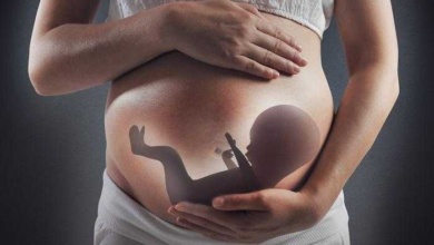 9 coisas incríveis que o bebê sente quando está no útero d