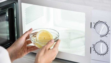 Como limpar o microondas com limão