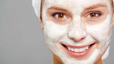 Máscara natural limpa a pele e previne cravos e espinhas da