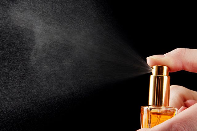 Como tirar cheiro de perfume do ambiente
