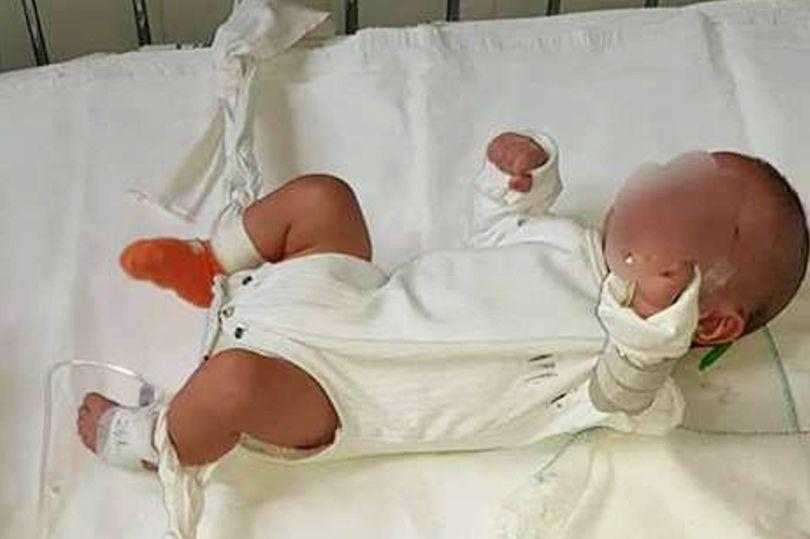 Enfermeira amarra bebê de 5 meses em hospital e mãe desabafa
