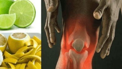 Receita de limão antes de dormir ajuda com dores nas costas e articulações