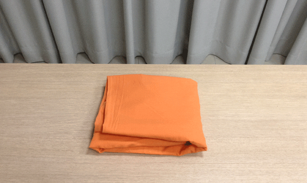 Como dobrar lençol de elástico [é mais fácil que parece]