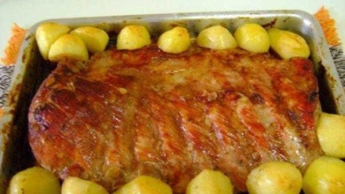 Costelinha de porco com batatas ao forno