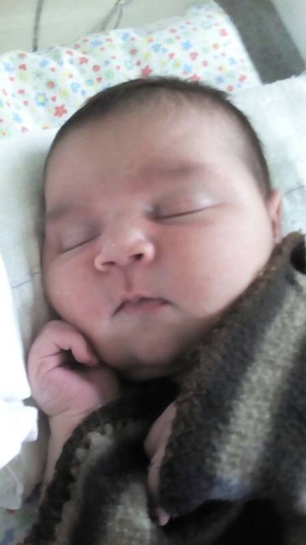 Bebezão de quase 6kg tem alta de hospital após nove dias: 'Muito contente', diz mãe