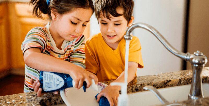 As crianças que ajudam nos afazeres domésticos serão adultos de sucesso