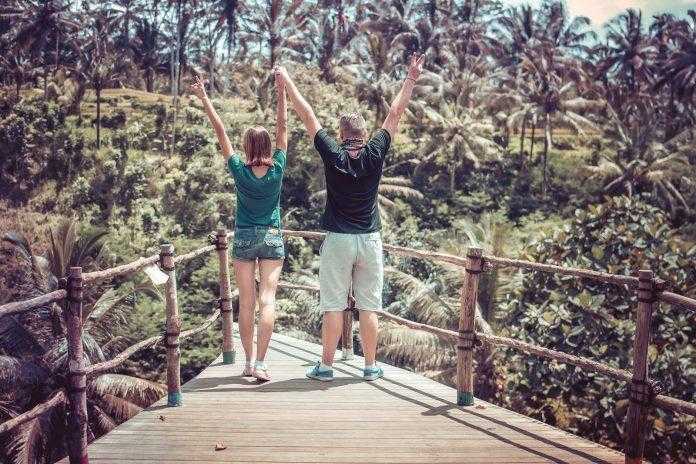 Casais que viajam juntos são mais felizes, diz pesquisa