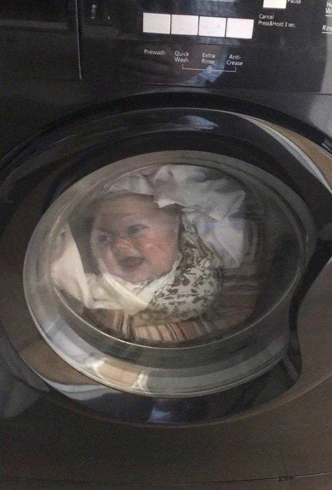 Pai quase infarta após mãe pôr camiseta com rosto de seu bebê pra lavar 1
