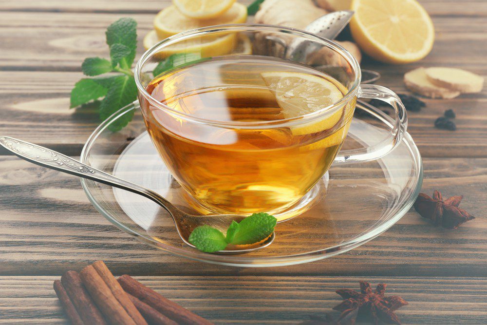 Chá de cidreira com camomila para tratar a insônia (receitas e dicas)