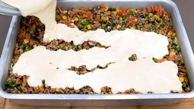 Torta de liquidificador com massa deliciosa e recheio de sardinha com legumes perfeita para o lanche