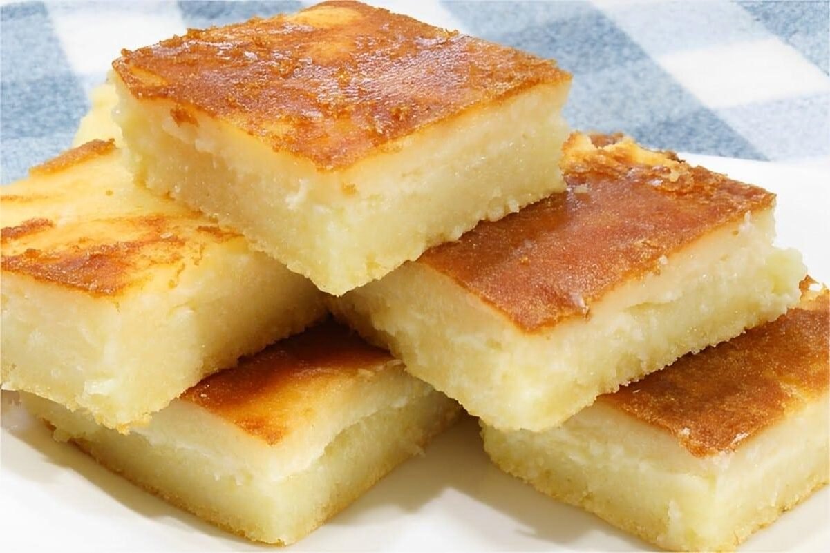 Bolo de aipim com leite condensado cremoso delicioso e perfeito para o lanche