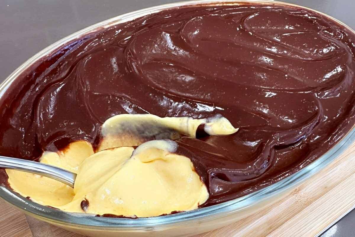Mousse de maracujá com chocolate que derrete na boca a sobremesa perfeita para o final de semana
