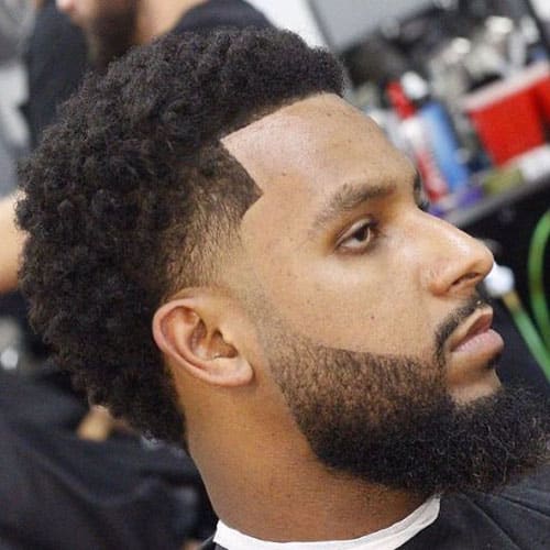 foto de homem negro com corte de cabelo Edge Up e High Low Fade