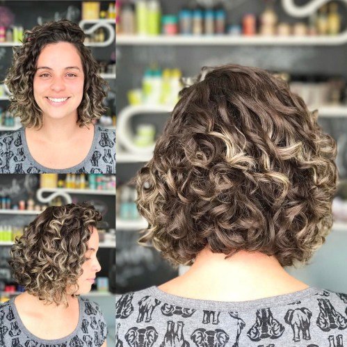 Bob Marrom Encaracolado Com Mechas Loiras