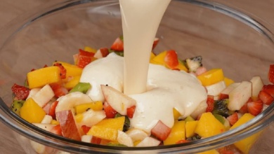 Salada de frutas cremosa uma sobremesa super refrescante e saudável