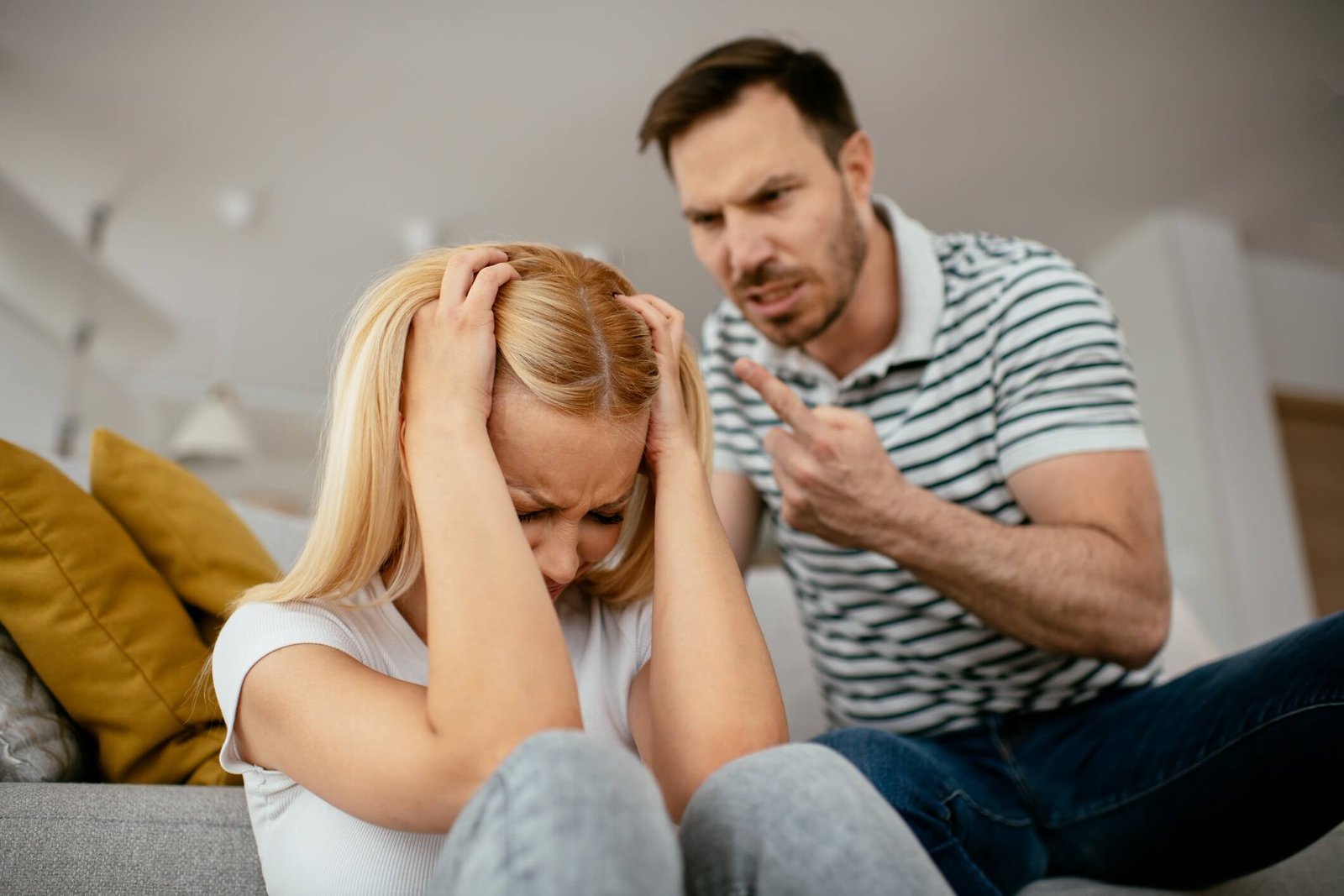 16 sinais de que seu parceiro é emocionalmente abusivo