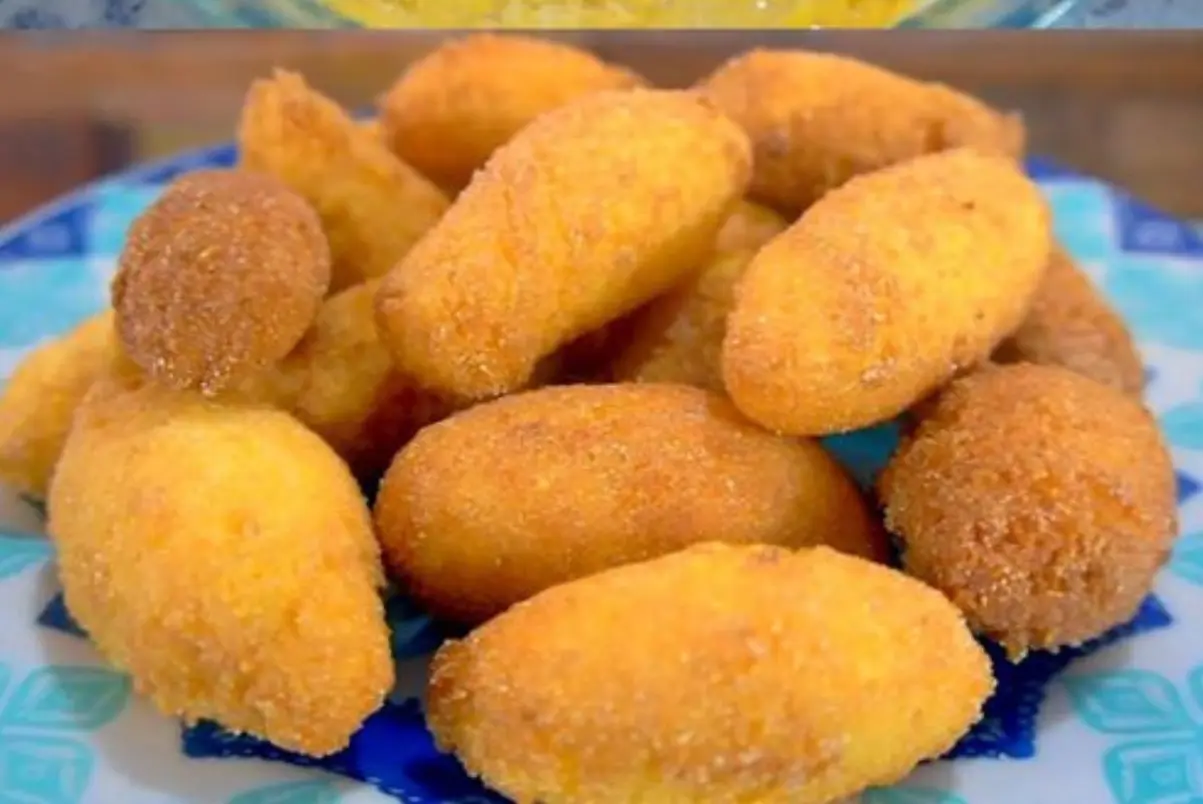 Bolinho de chuva de fubá uma delícia para todos os momentos