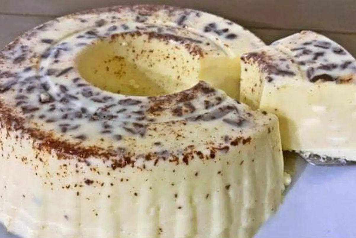 Sobremesa de ninho com chocolate receita simples é só bater e levar pra gelar