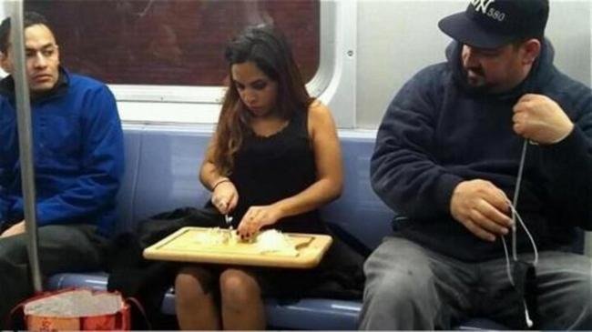 Metro-Bizarro-1