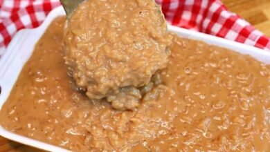 Arroz doce caramelizado com coco ralado