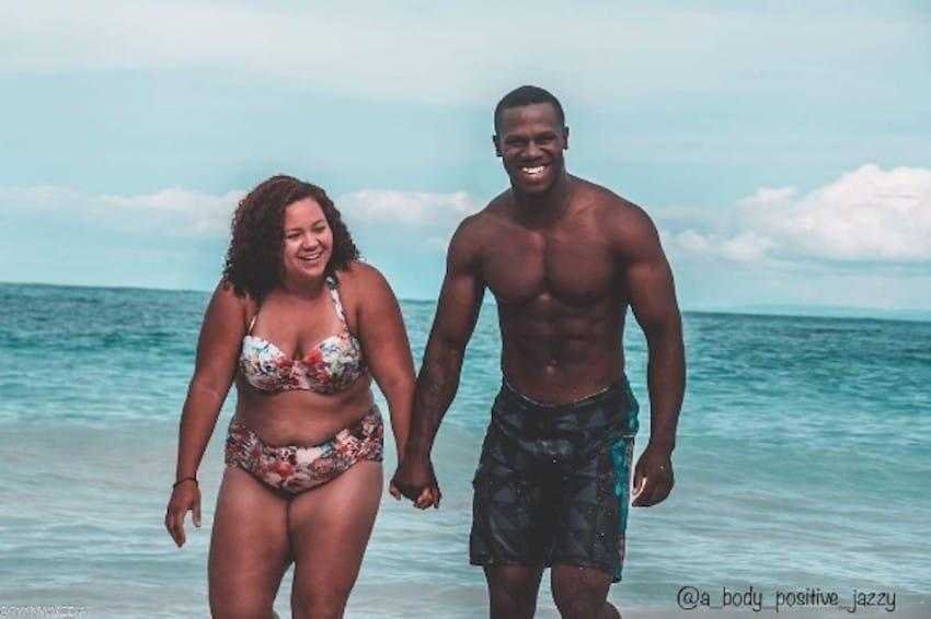 A FOTO DESTE CASAL EM ROUPA DE BANHO TORNOU-SE VIRAL