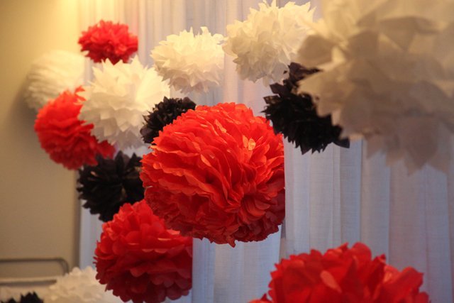 cortina de pompons de papel