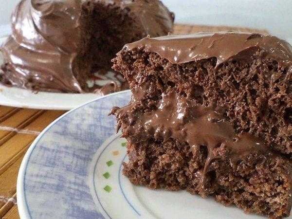 Bolo de iogurte e creme de avelã Bolo de iogurte e creme de avelã