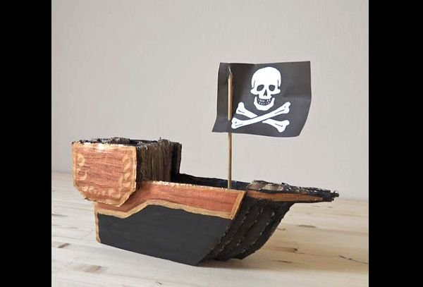 navio de papelão