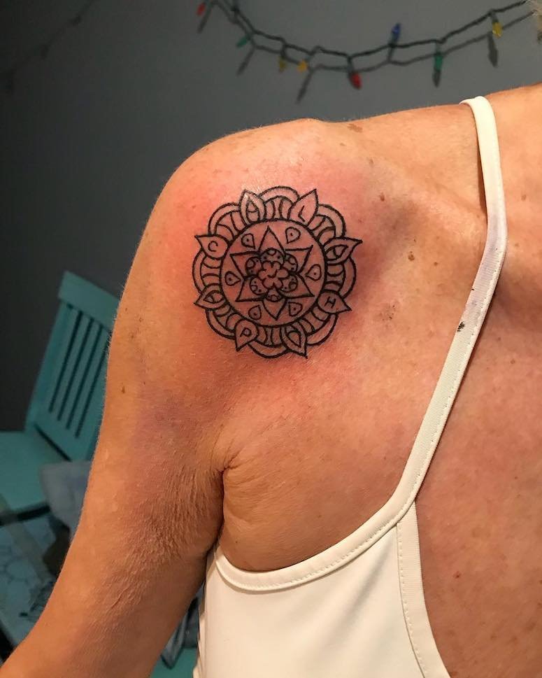 100 imagens de tatuagens femininas no ombro para te inspirar
