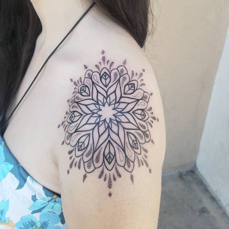 100 imagens de tatuagens femininas no ombro para te inspirar