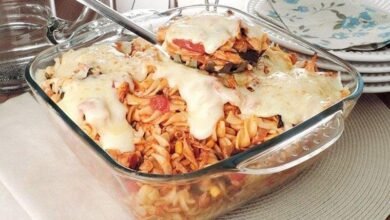 Macarrão de forno com molho de frango cremoso