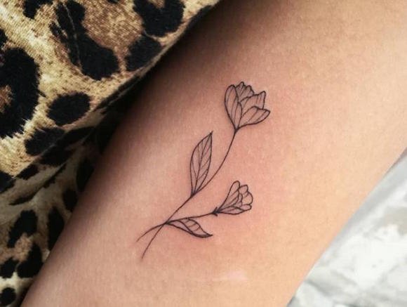 1749788275 635 Modelos de tatuagens de flores delicadas e femininas tatuagem flores