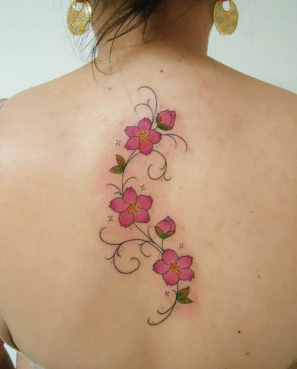 1749788275 732 Modelos de tatuagens de flores delicadas e femininas tatuagem flores 10