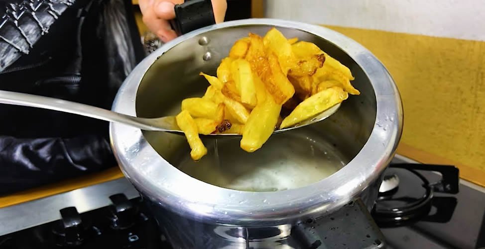 Batata Frita Crocante na Panela de Pressão Como Fazer Batata frita na pressão